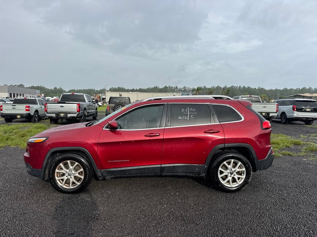 Used 2017 Jeep Cherokee Latitude w/ Comfort/Convenience Group FWD image 2