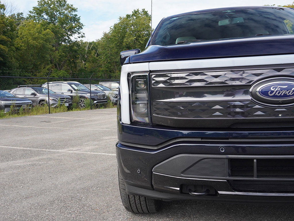Used 2023 Ford F150 Lightning Platinum AWD/4WD image 16