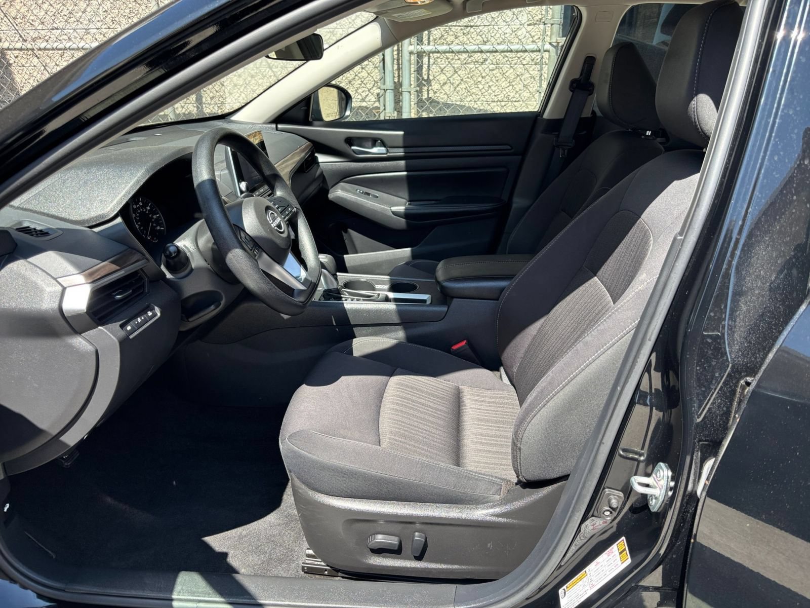 Used 2025 Nissan Altima 2.5 SV FWD image 27