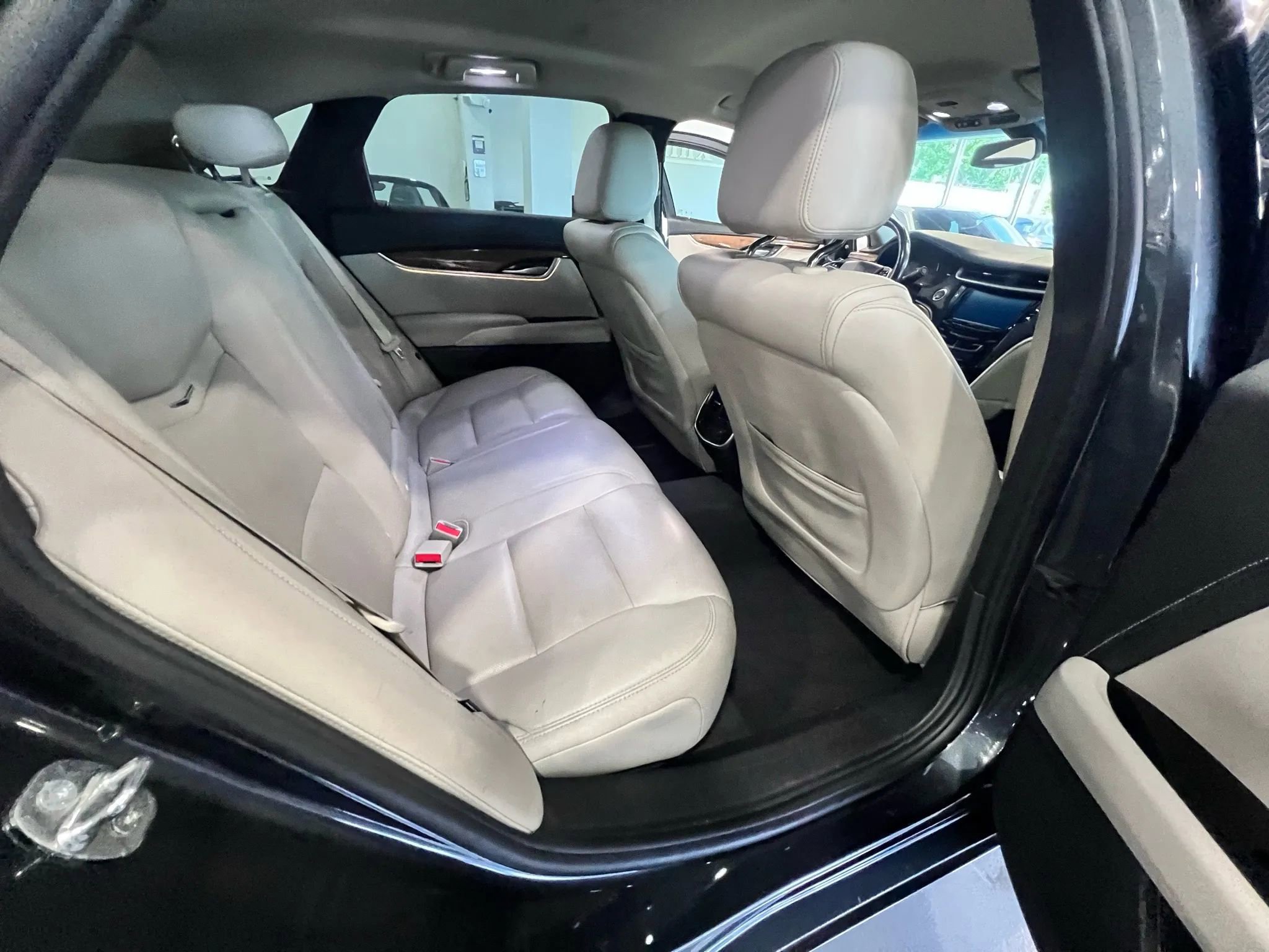 Used 2019 Cadillac XTS Luxury image 21