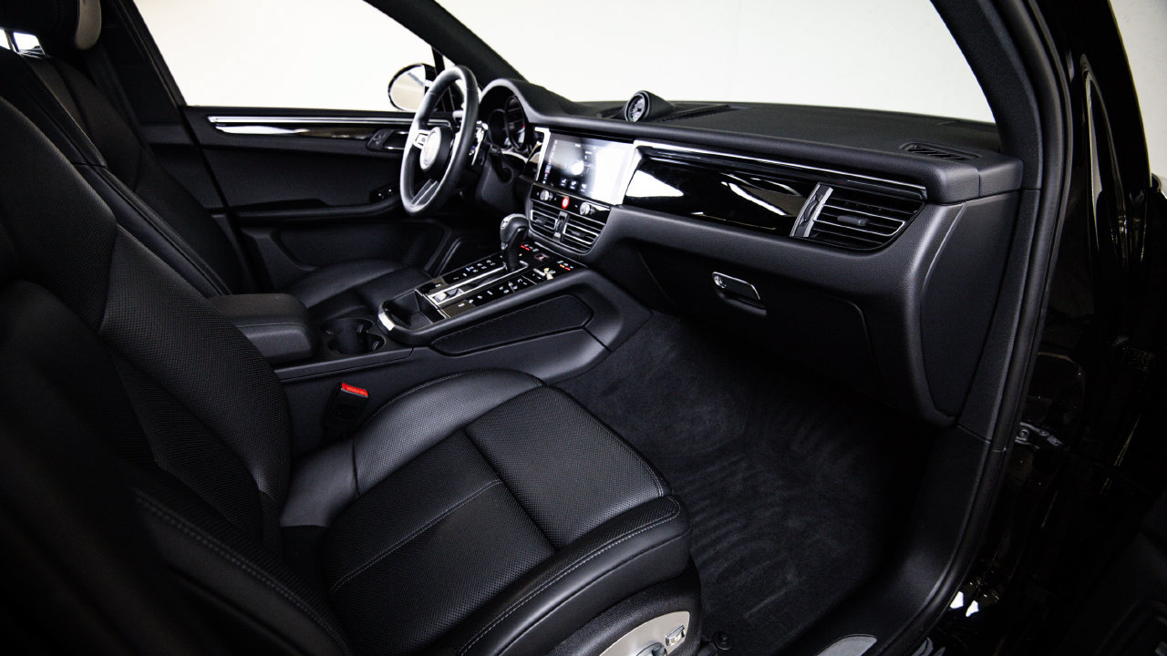 Certified 2026 Porsche Macan S AWD/4WD image 28