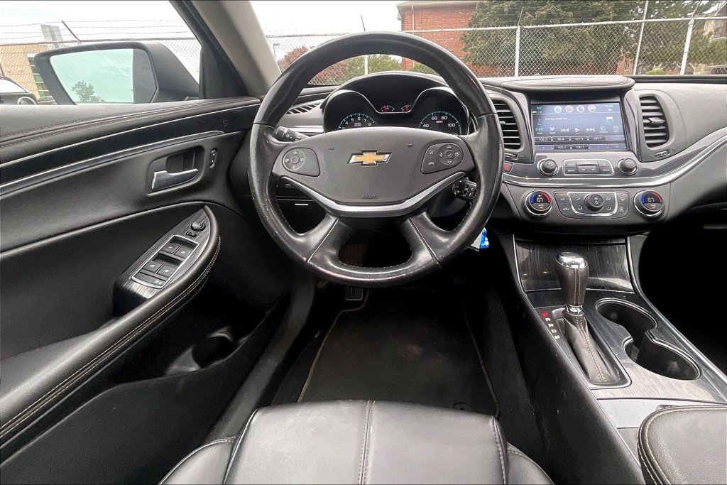 Used 2017 Chevrolet Impala LT w/ Convenience Package FWD image 4