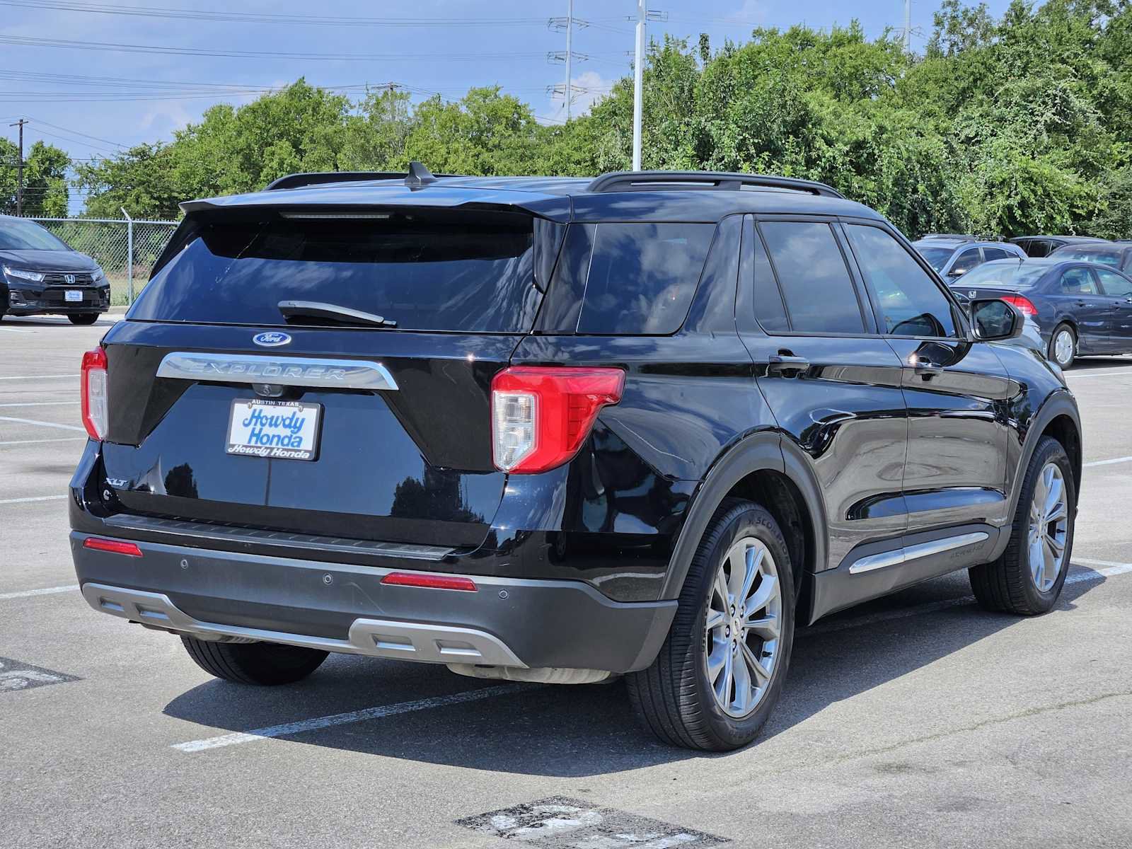 Used 2022 Ford Explorer XLT w/ Equipment Group 202A image 5