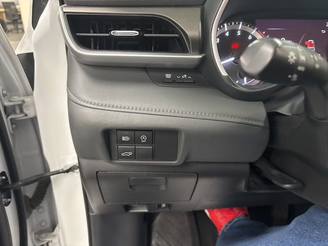 Used 2023 Toyota Highlander XLE image 29