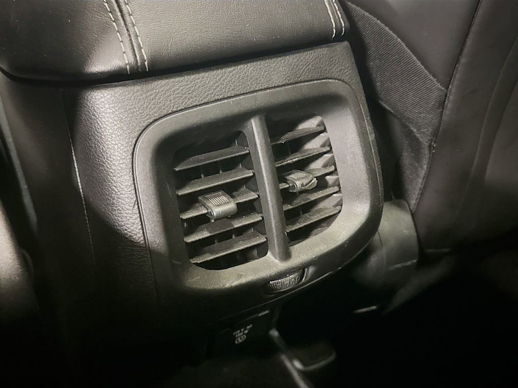 Used 2018 Jeep Cherokee Limited image 32