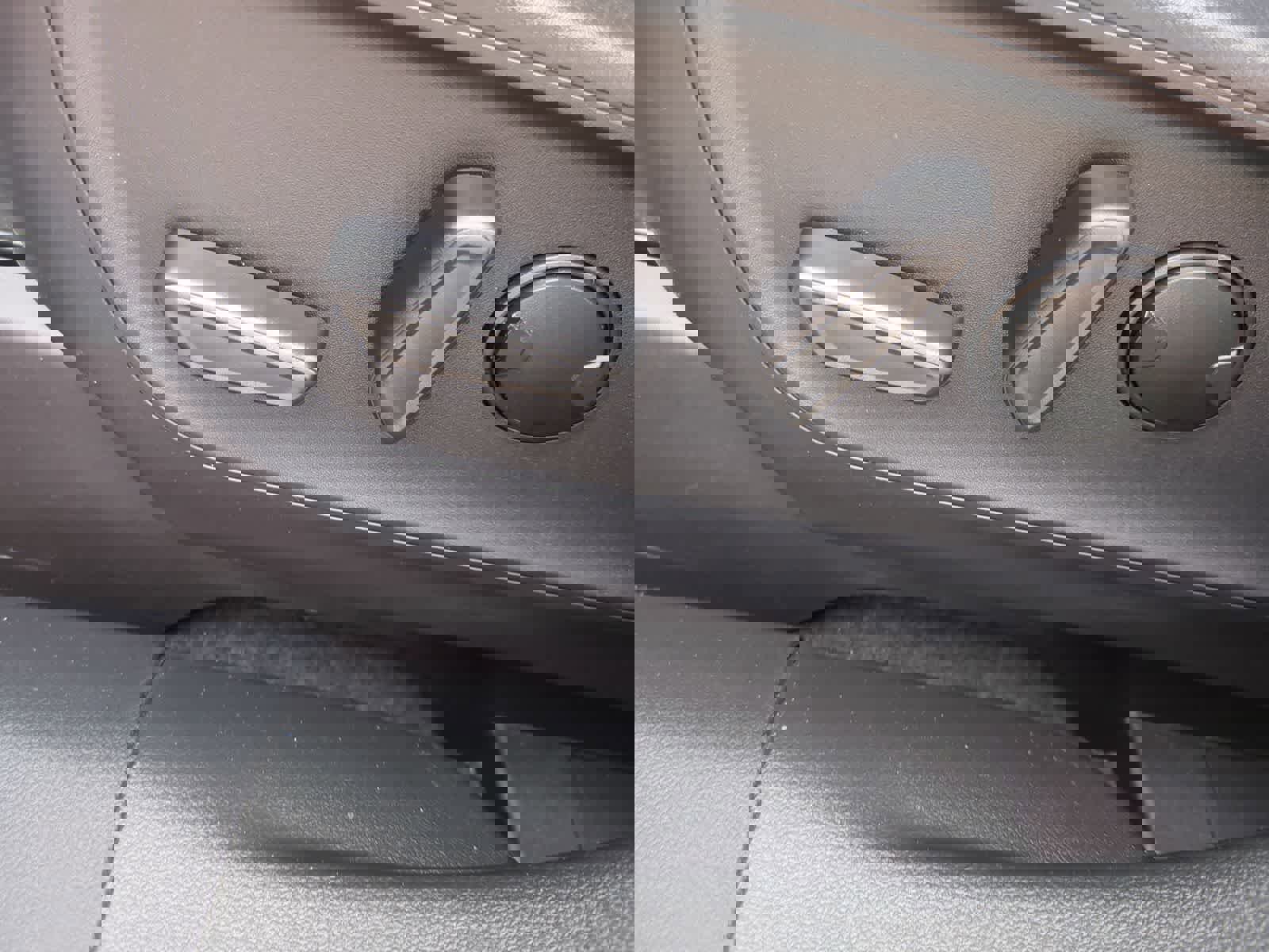 Certified 2025 Ford Escape SE w/ Class II Trailer Tow Package FWD image 17