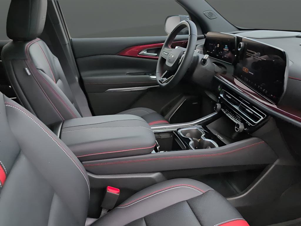 Used 2025 Chevrolet Traverse RS image 33