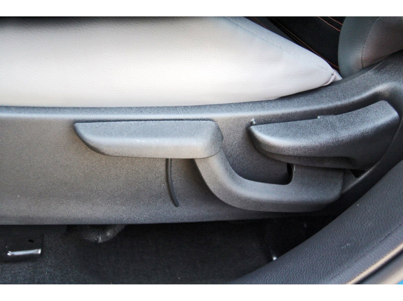 Used 2023 Nissan Kicks SR w/ SR Premium Package FWD image 28