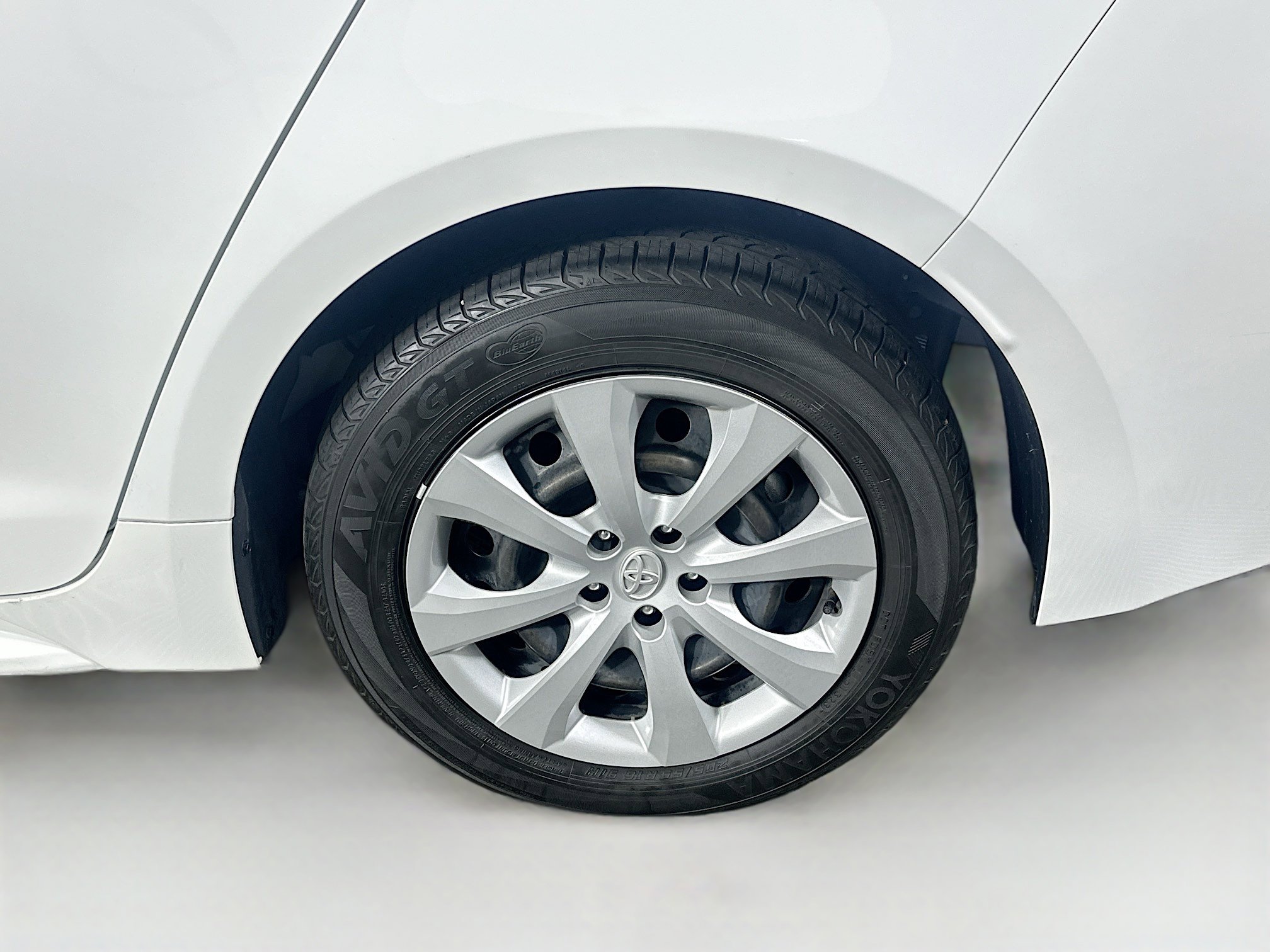 Used 2023 Toyota Corolla LE w/ Carpet Mat Package (TMS) image 11