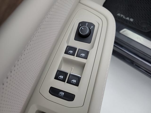 Used 2024 Volkswagen Atlas SE FWD image 22
