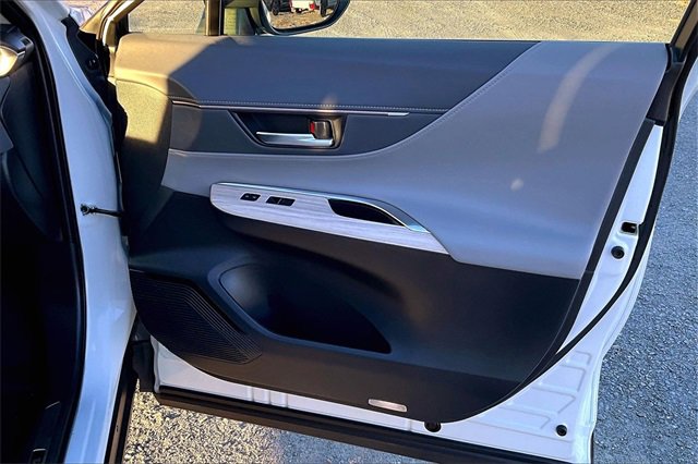 Used 2022 Toyota Venza XLE image 21