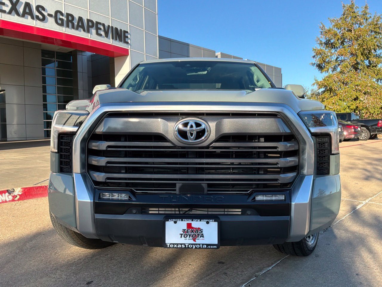 Used 2024 Toyota Tundra Limited w/ Power Package AWD/4WD image 3