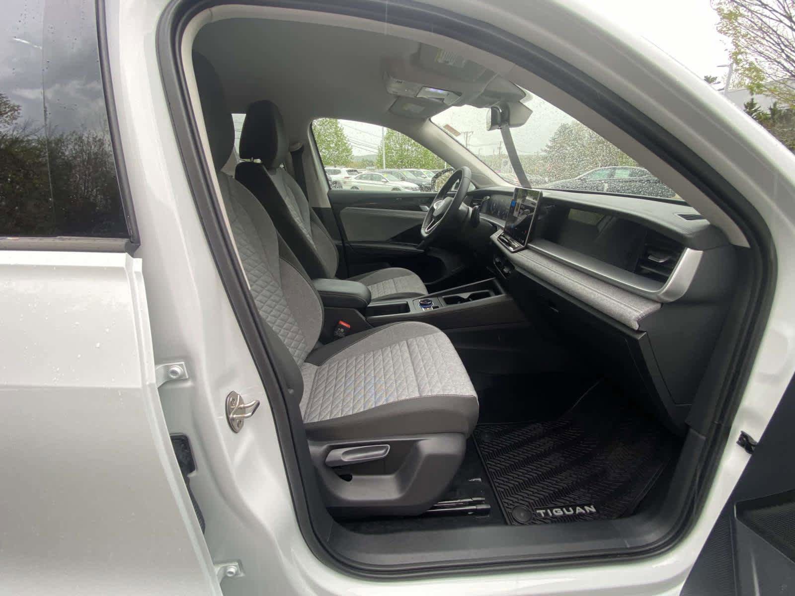 Certified 2025 Volkswagen Tiguan S AWD/4WD image 27