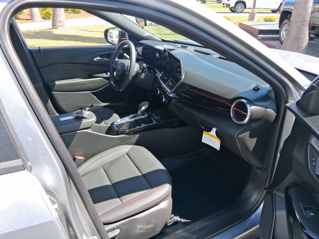 Used 2026 Chevrolet Trax RS w/ Sunroof Package FWD image 11