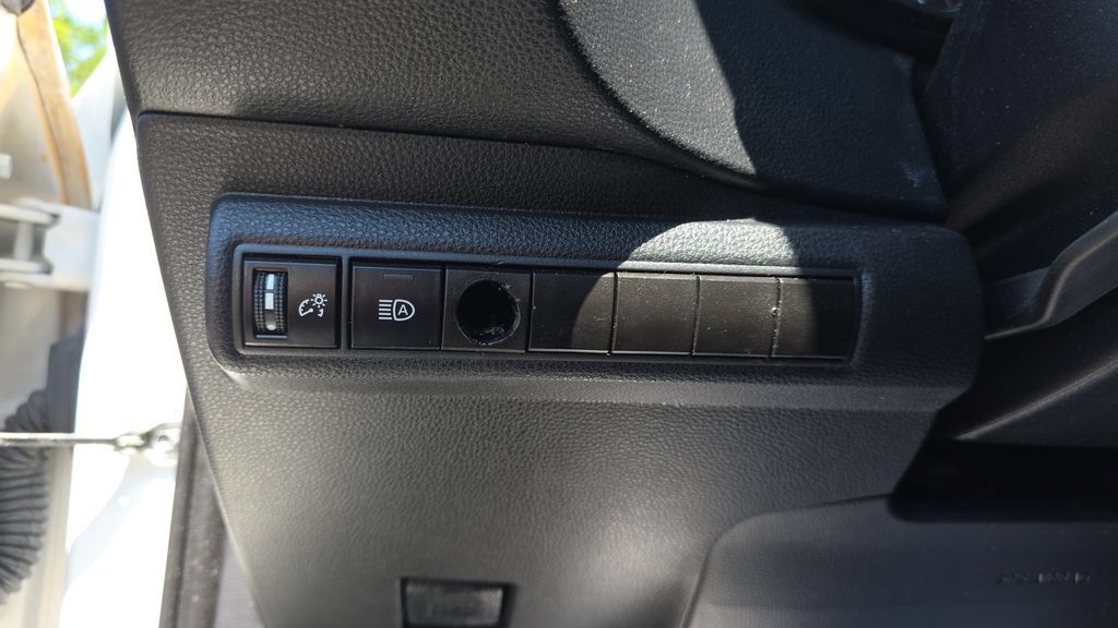 Used 2021 Toyota Corolla LE FWD image 13
