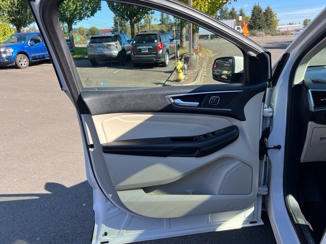 Used 2015 Ford Edge Titanium w/ Equipment Group 302A AWD/4WD image 15