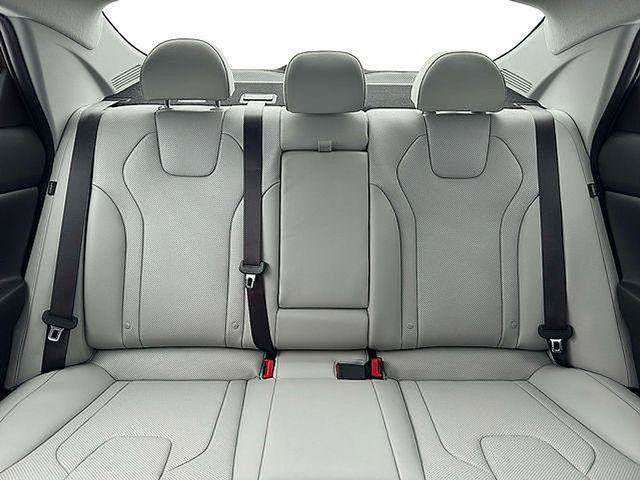 New 2026 Hyundai Elantra Limited FWD image 18