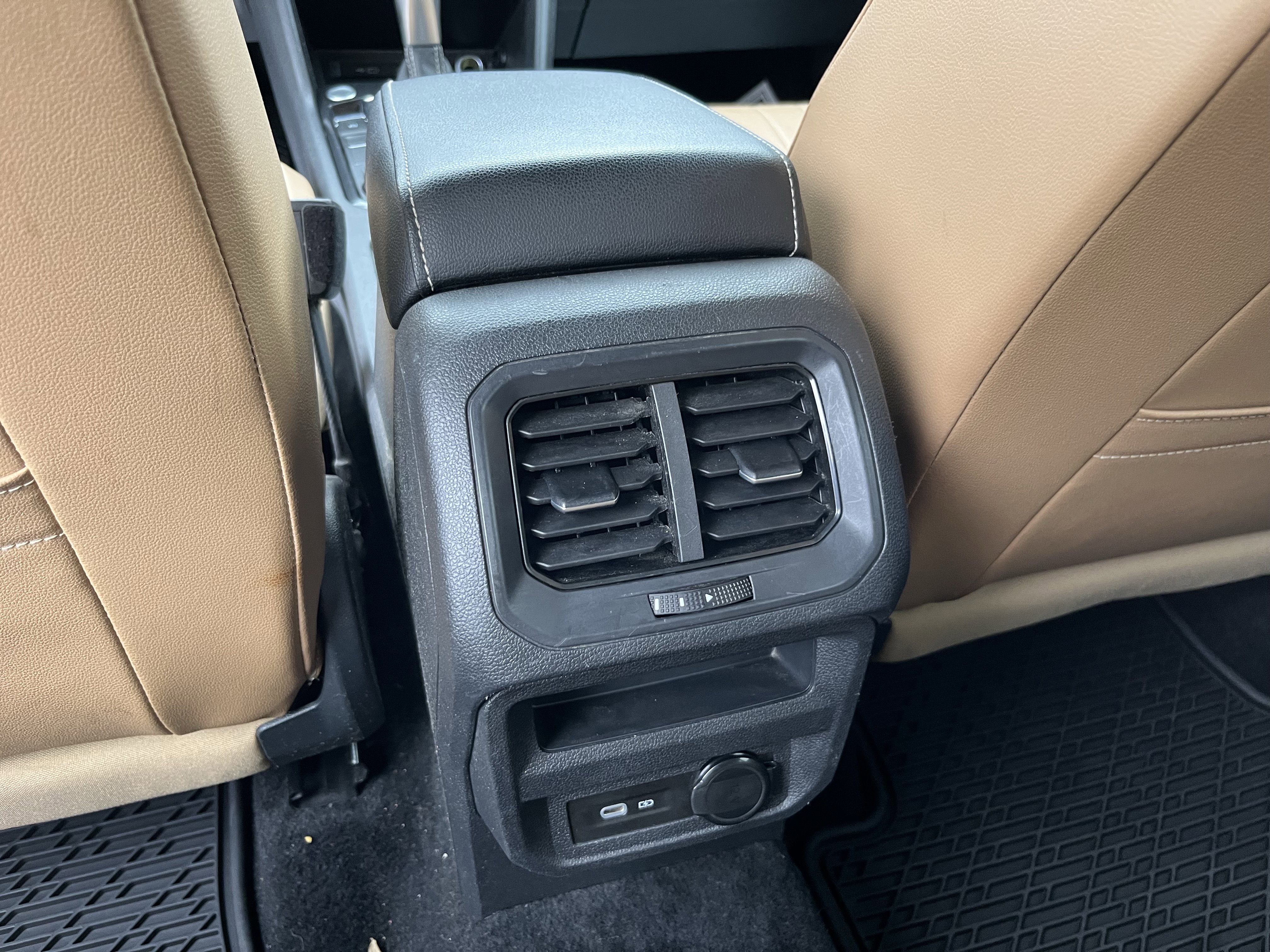 Used 2022 Volkswagen Tiguan SE AWD/4WD image 17