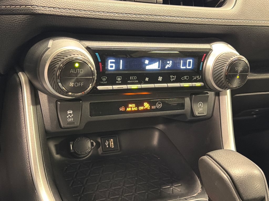 Used 2024 Toyota RAV4 XLE FWD image 34