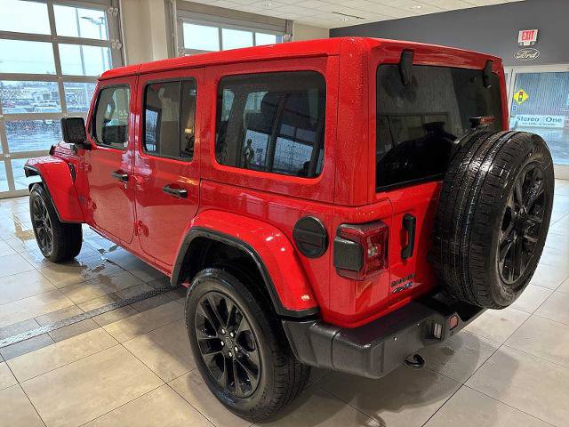 Used 2025 Jeep Wrangler Unlimited Sahara w/ Safety Group AWD/4WD image 5