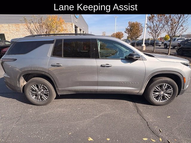 Used 2026 Chevrolet Traverse LT AWD/4WD image 4