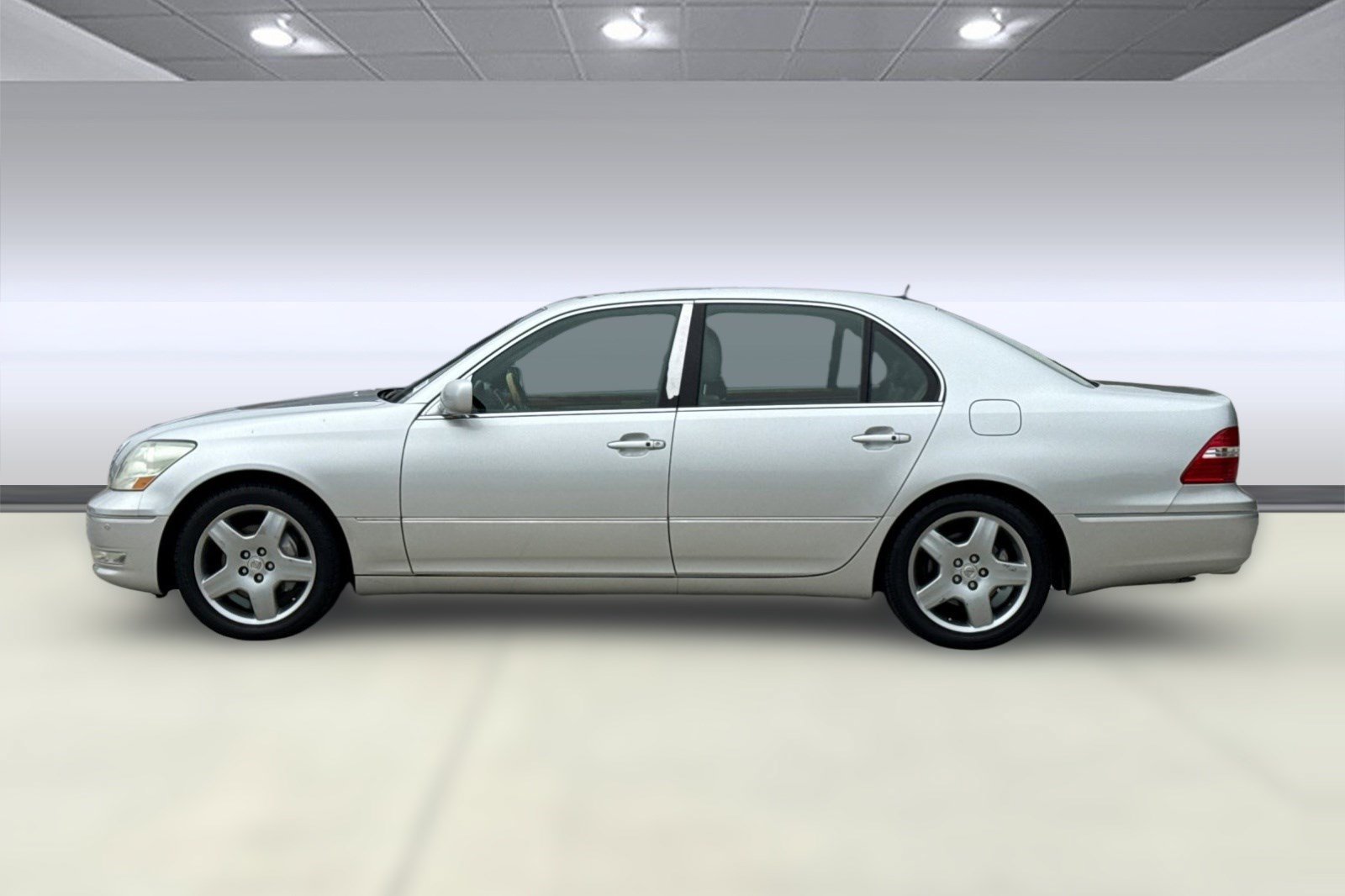 Used 2005 Lexus LS 430 RWD image 2