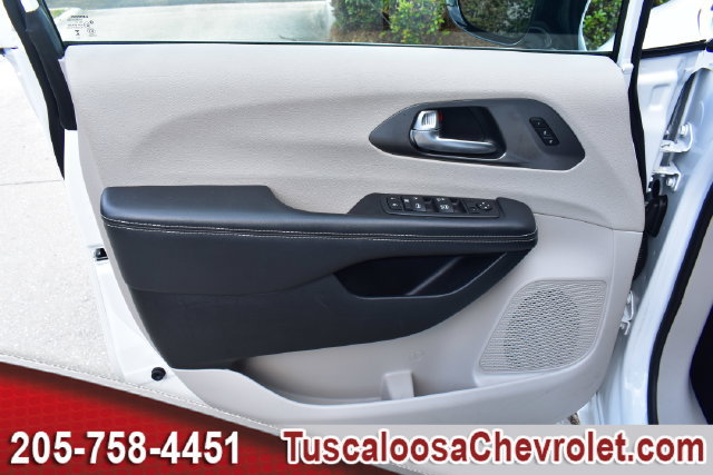 Used 2024 Chrysler Pacifica Touring-L FWD image 20
