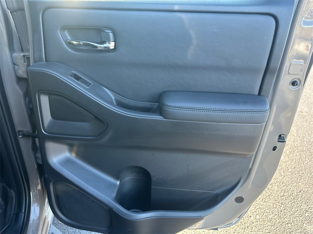 Used 2022 Nissan Frontier PRO-4X w/ Pro-4X Premium Package image 16