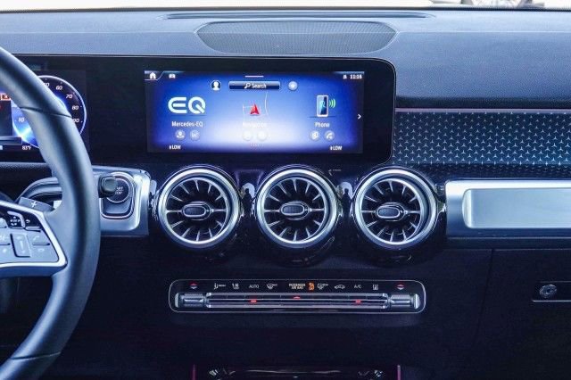 Used 2024 Mercedes-Benz EQB 300 4MATIC image 25