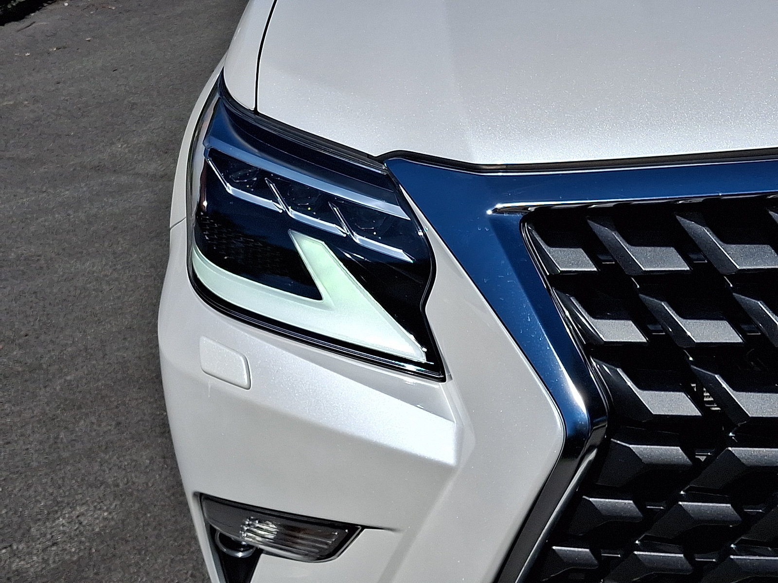 Certified 2023 Lexus GX 460 Premium w/ Premium Package AWD/4WD image 9