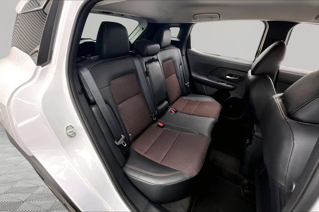 Used 2025 Nissan Kicks SR FWD image 27