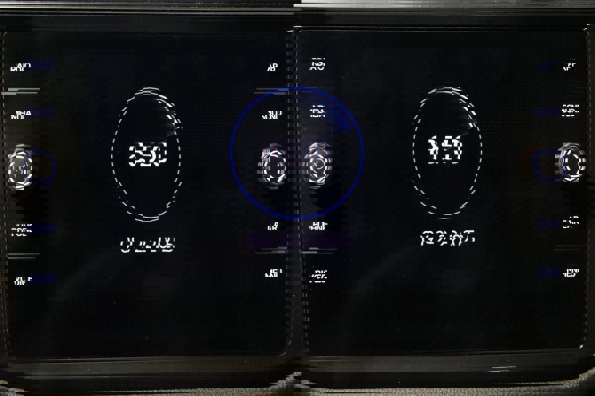 Used 2021 Volkswagen Tiguan SE w/ Panoramic Sunroof Package image 43