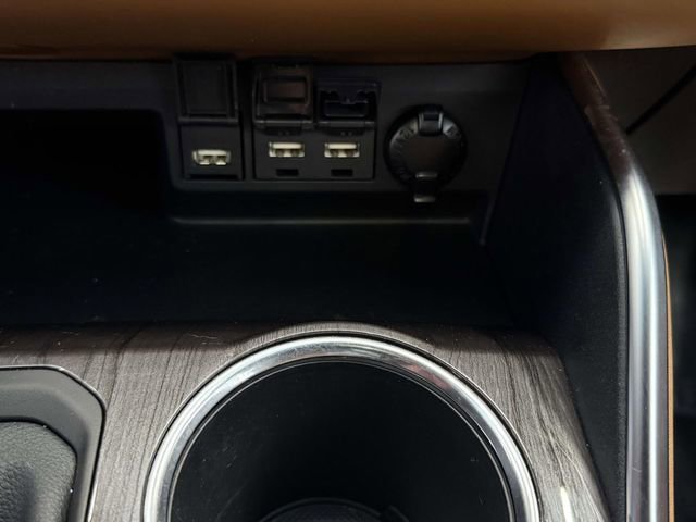 Used 2021 Toyota Highlander Platinum image 25