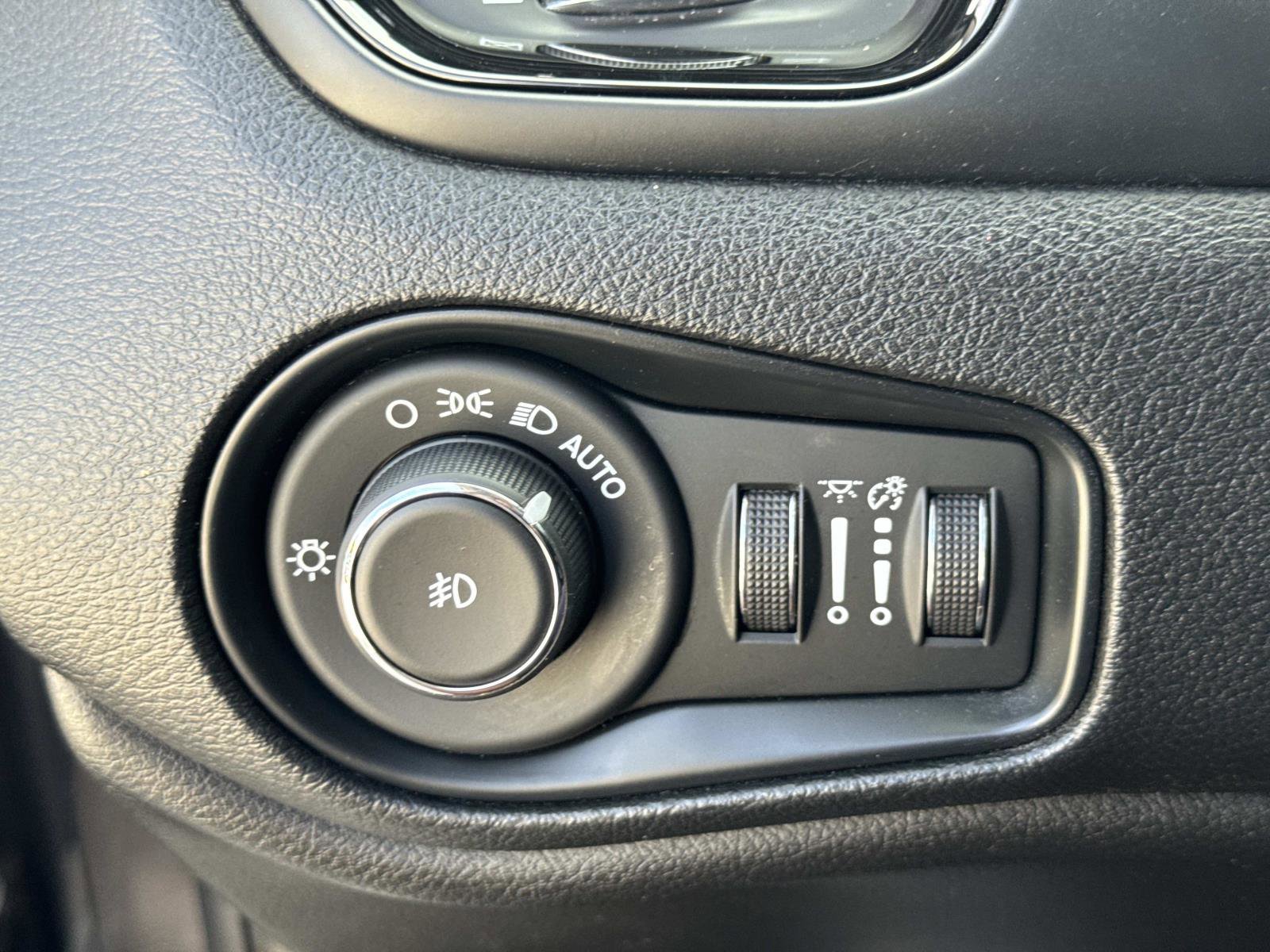 Used 2019 Jeep Renegade Altitude w/ Quick Order Package 2XM image 23