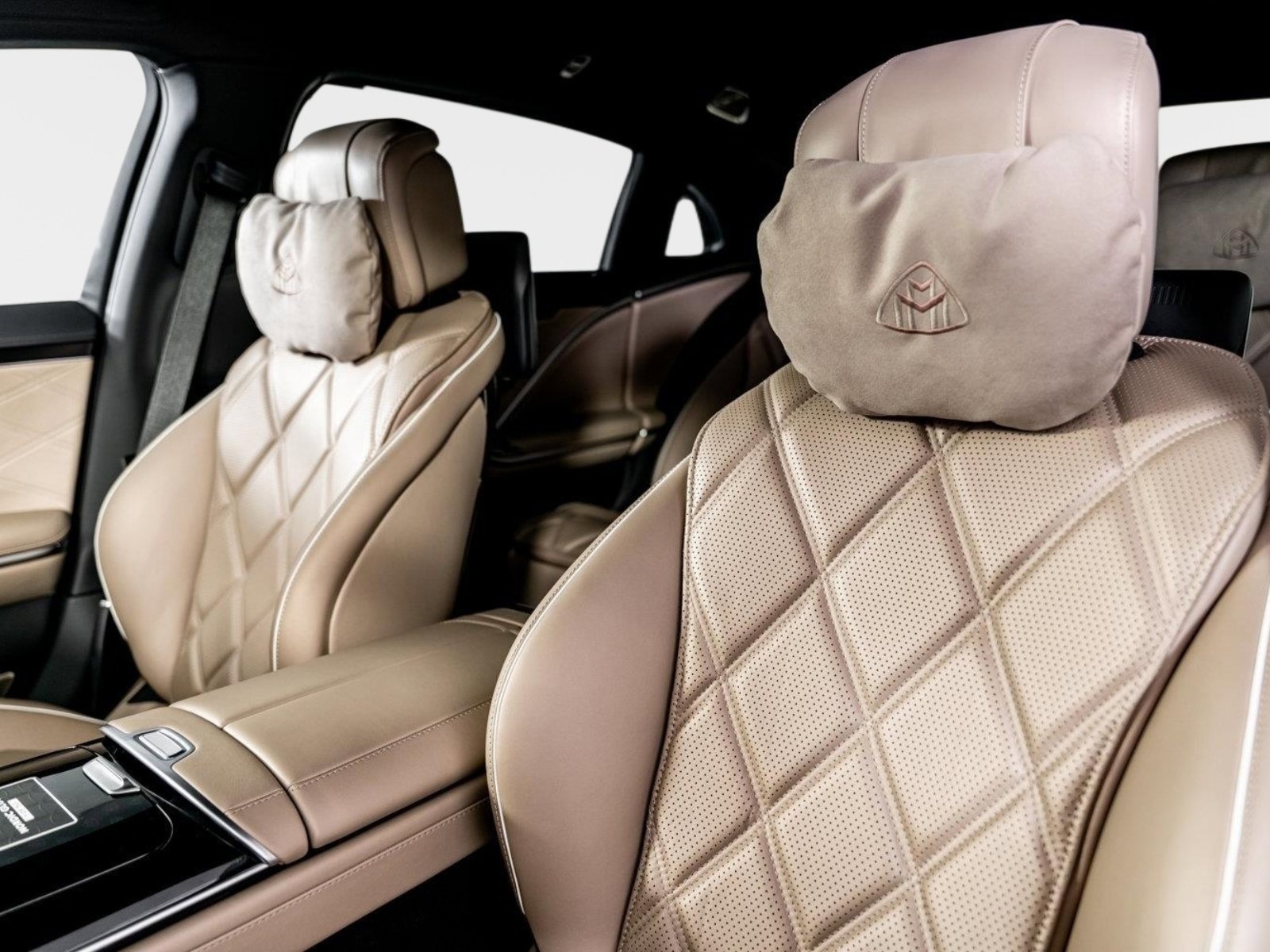 Used 2025 Mercedes-Benz Maybach S 680 4MATIC image 3