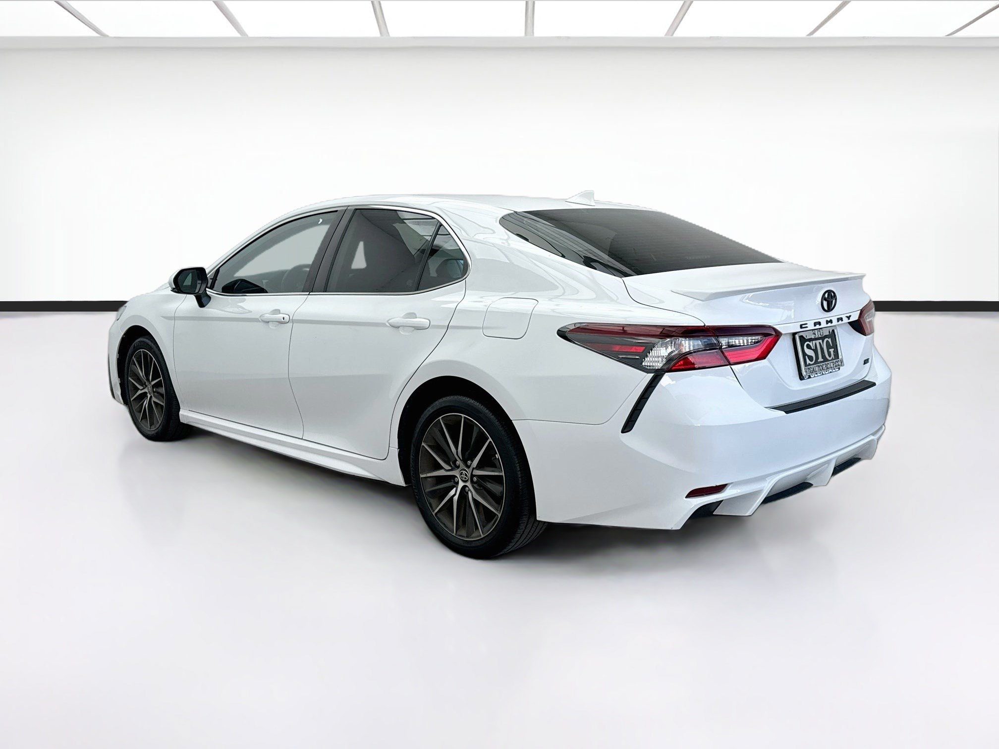 Used 2024 Toyota Camry SE FWD image 6