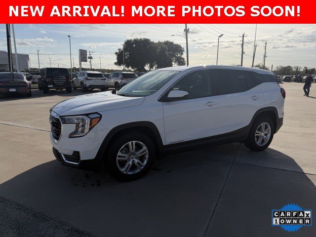 Used 2024 GMC Terrain SLE image 2