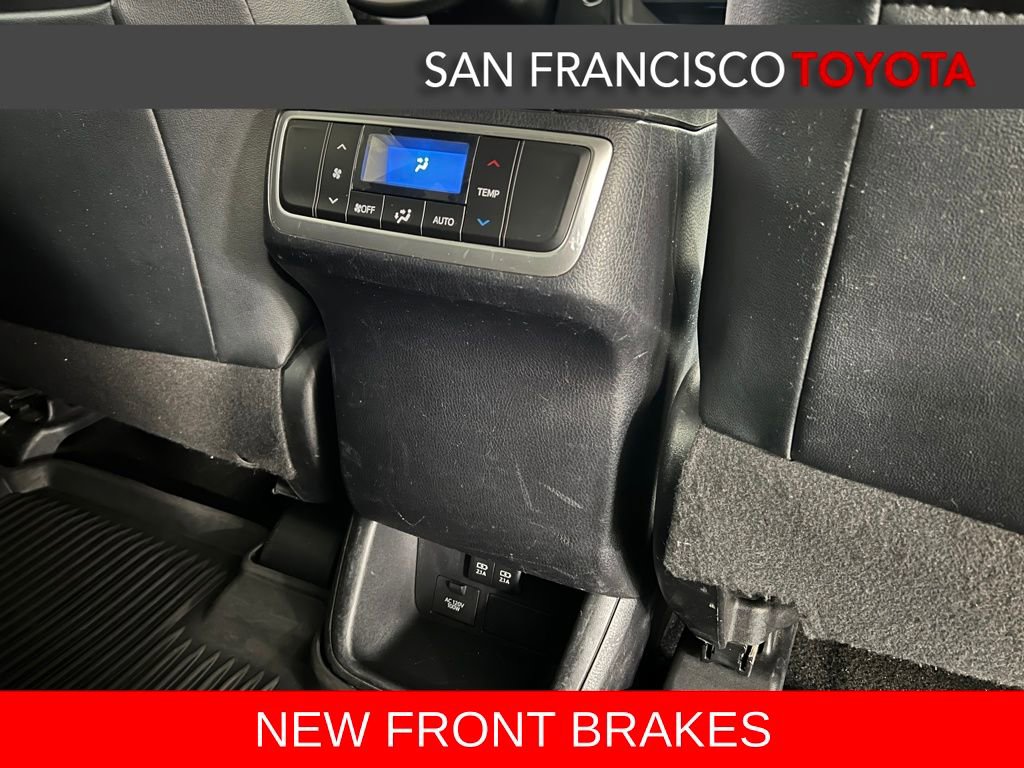 Used 2018 Toyota Highlander SE image 18