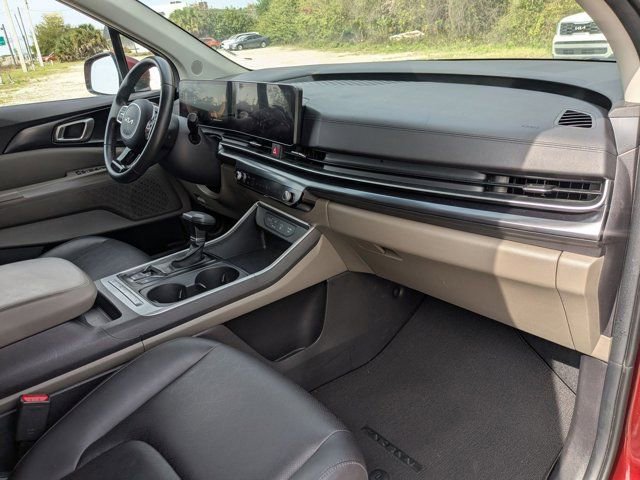 Used 2025 Kia Carnival FWD image 28
