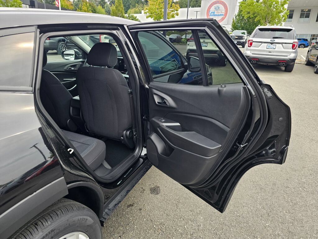 New 2026 Chevrolet Trax LS w/ LS Convenience Package FWD image 25