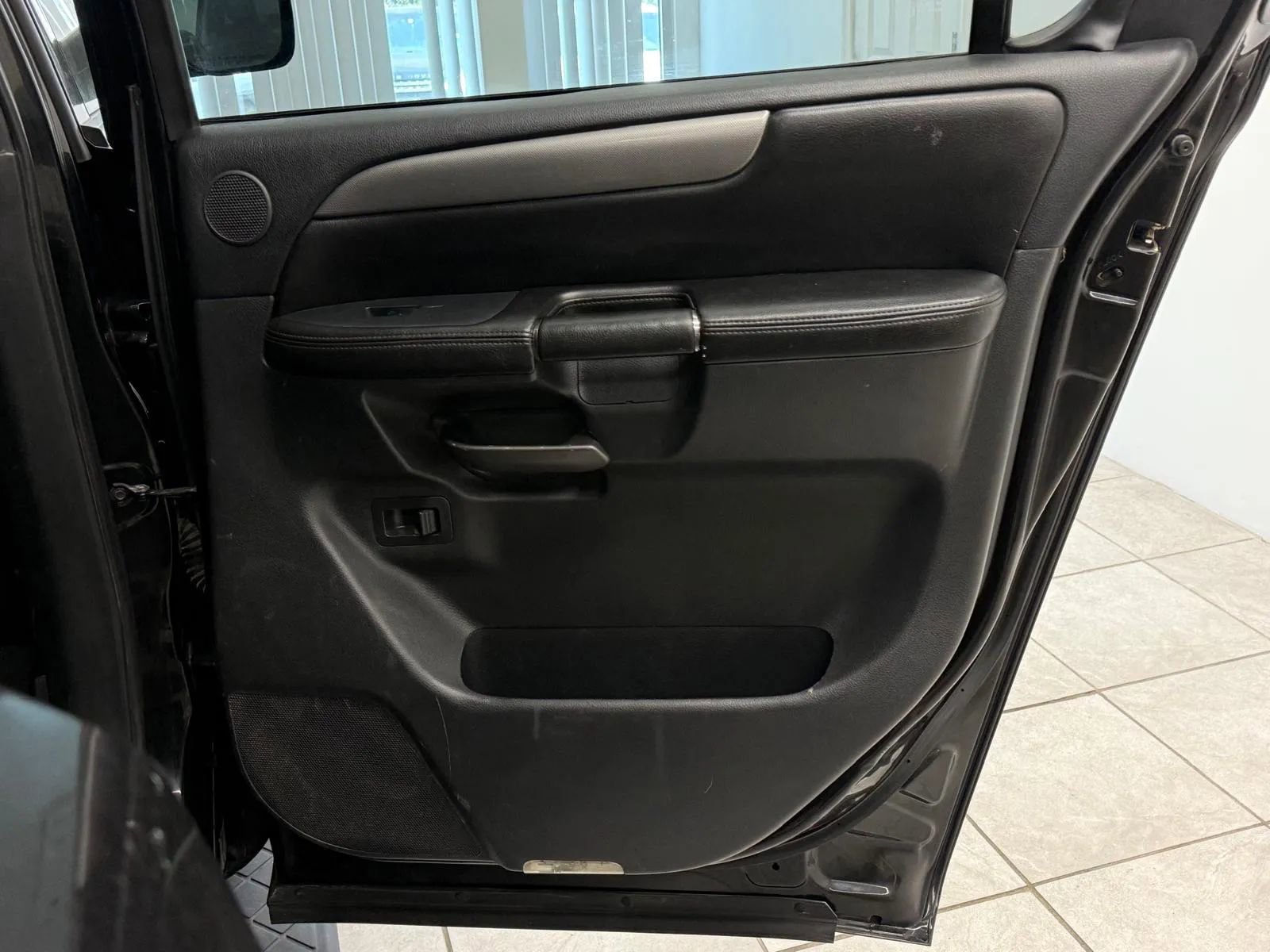 Used 2014 Nissan Armada SV image 19