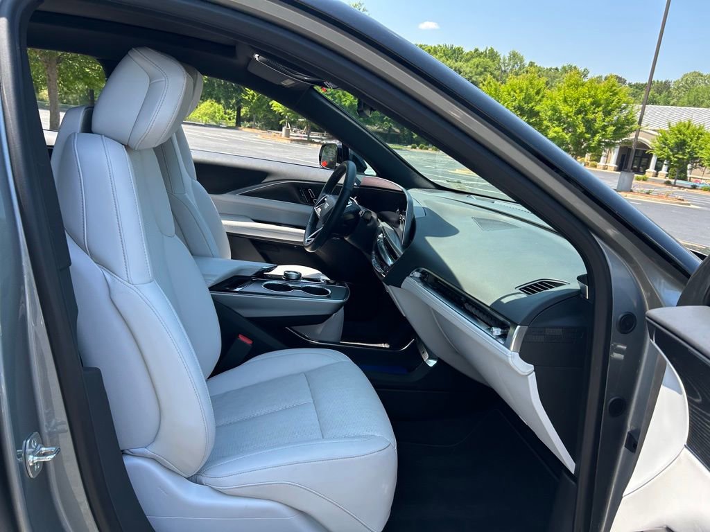 Used 2025 Cadillac Lyriq Sport RWD image 49