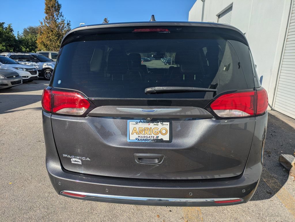 Used 2020 Chrysler Pacifica Touring-L Plus w/ Tire & Wheel Group image 7