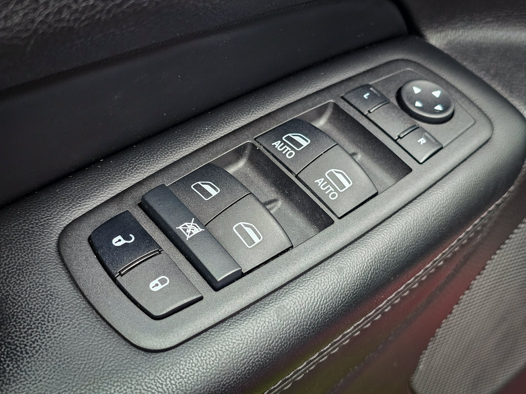 Used 2022 Jeep Grand Cherokee Limited w/ Tech Group AWD/4WD image 11