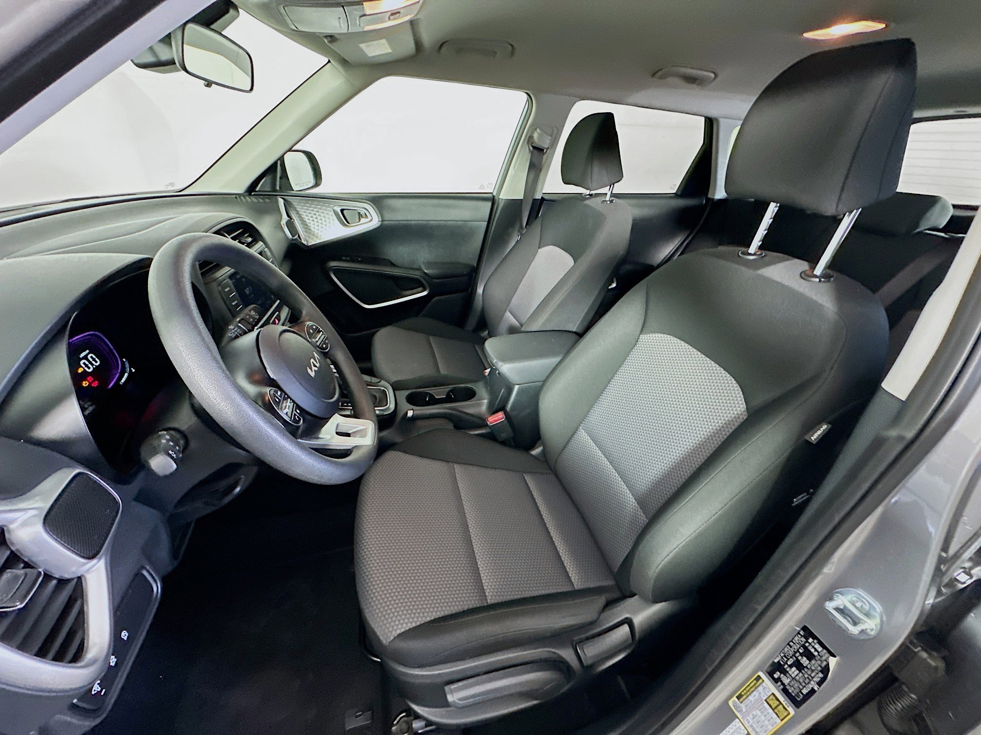 Used 2025 Kia Soul LX w/ LX Technology Package FWD image 13