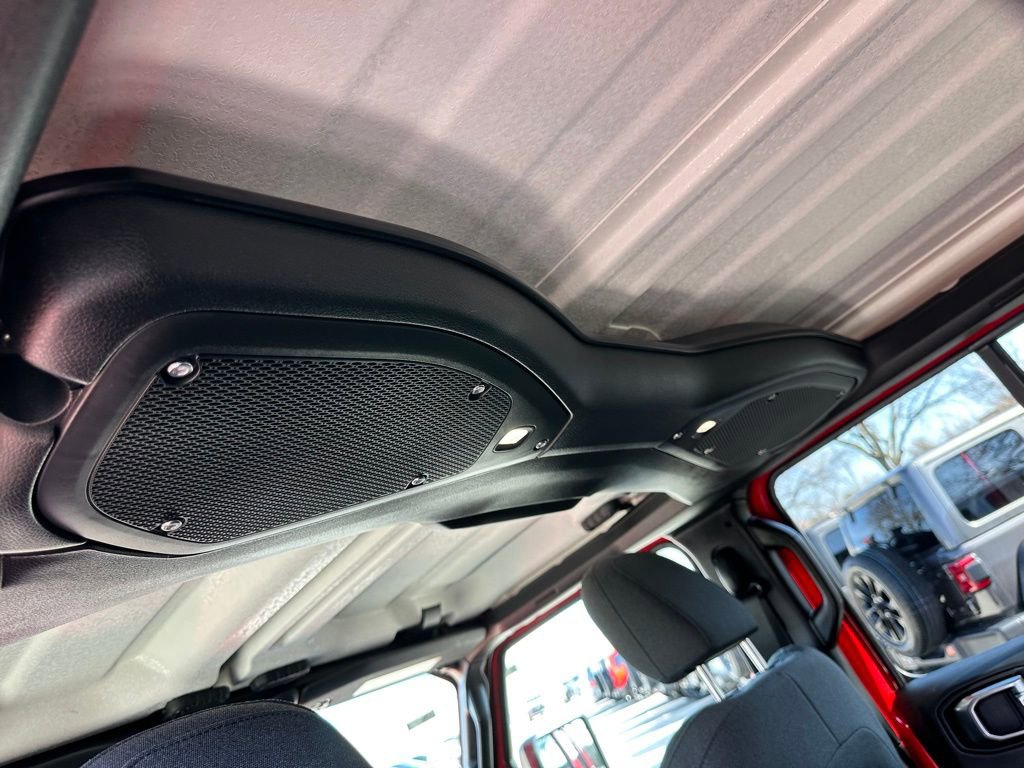 Used 2025 Jeep Wrangler Unlimited Sahara image 13