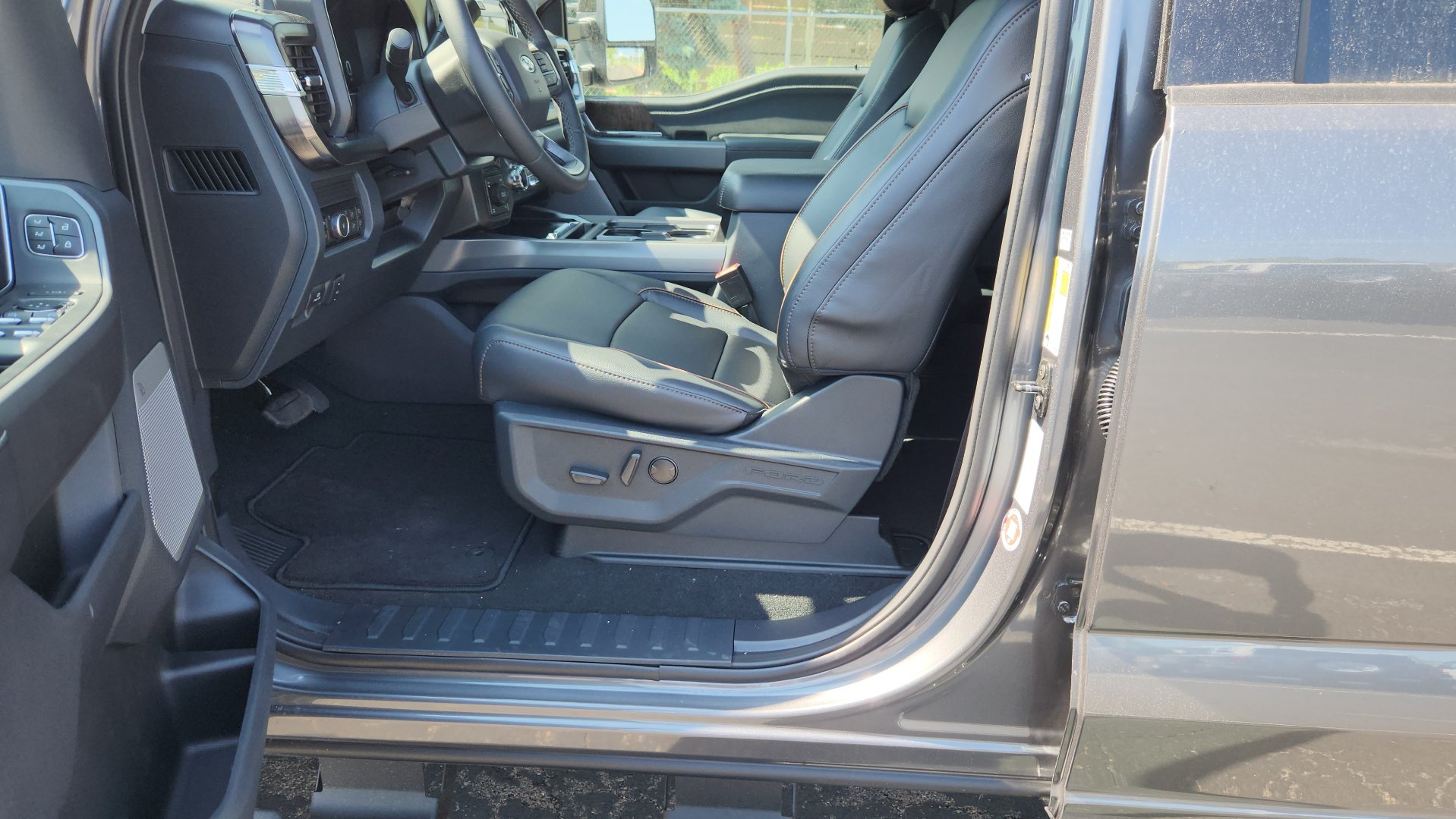 New 2026 Ford F350 Lariat w/ Black Appearance Package AWD/4WD image 24