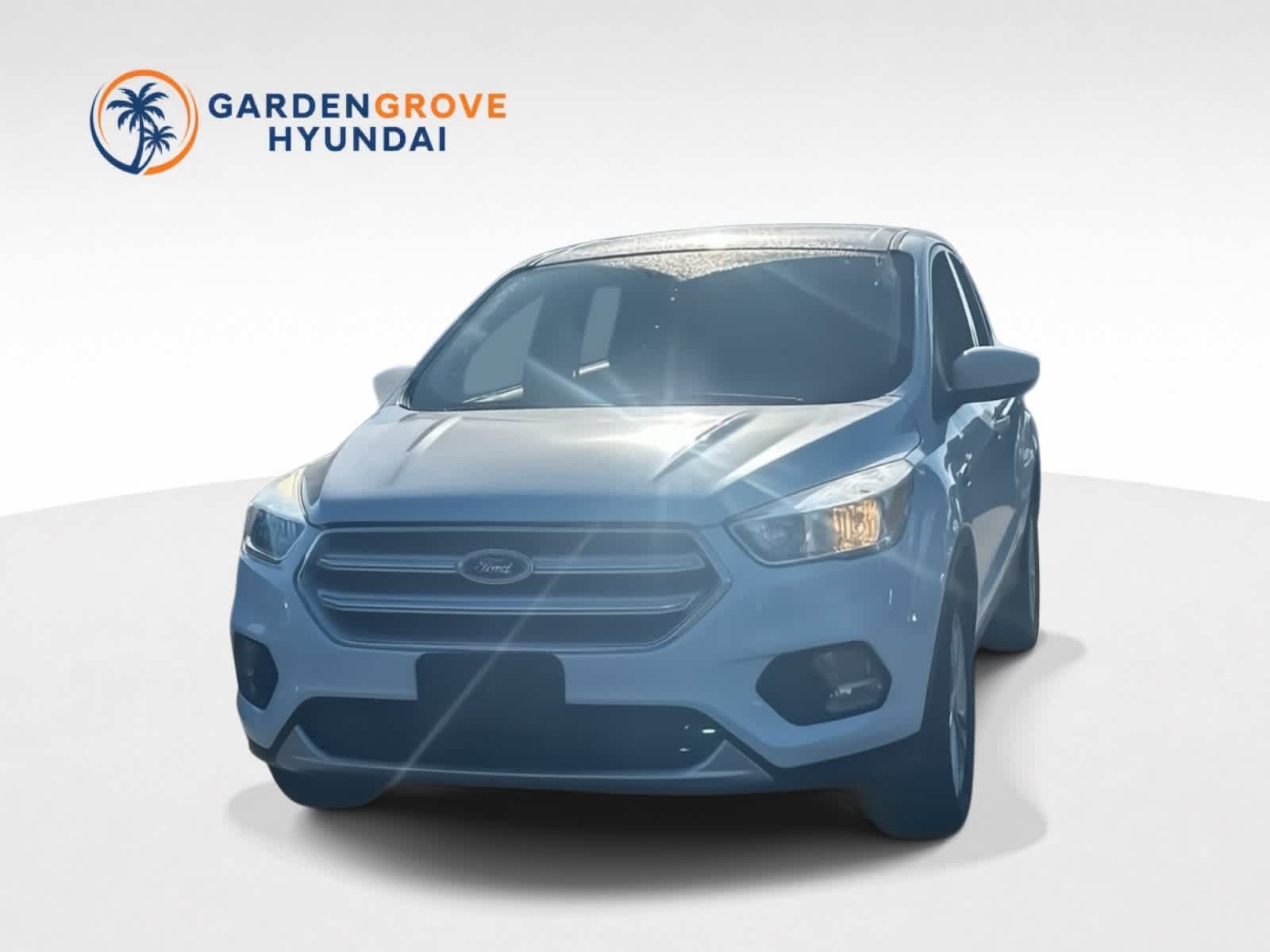 Used 2019 Ford Escape SE FWD image 1