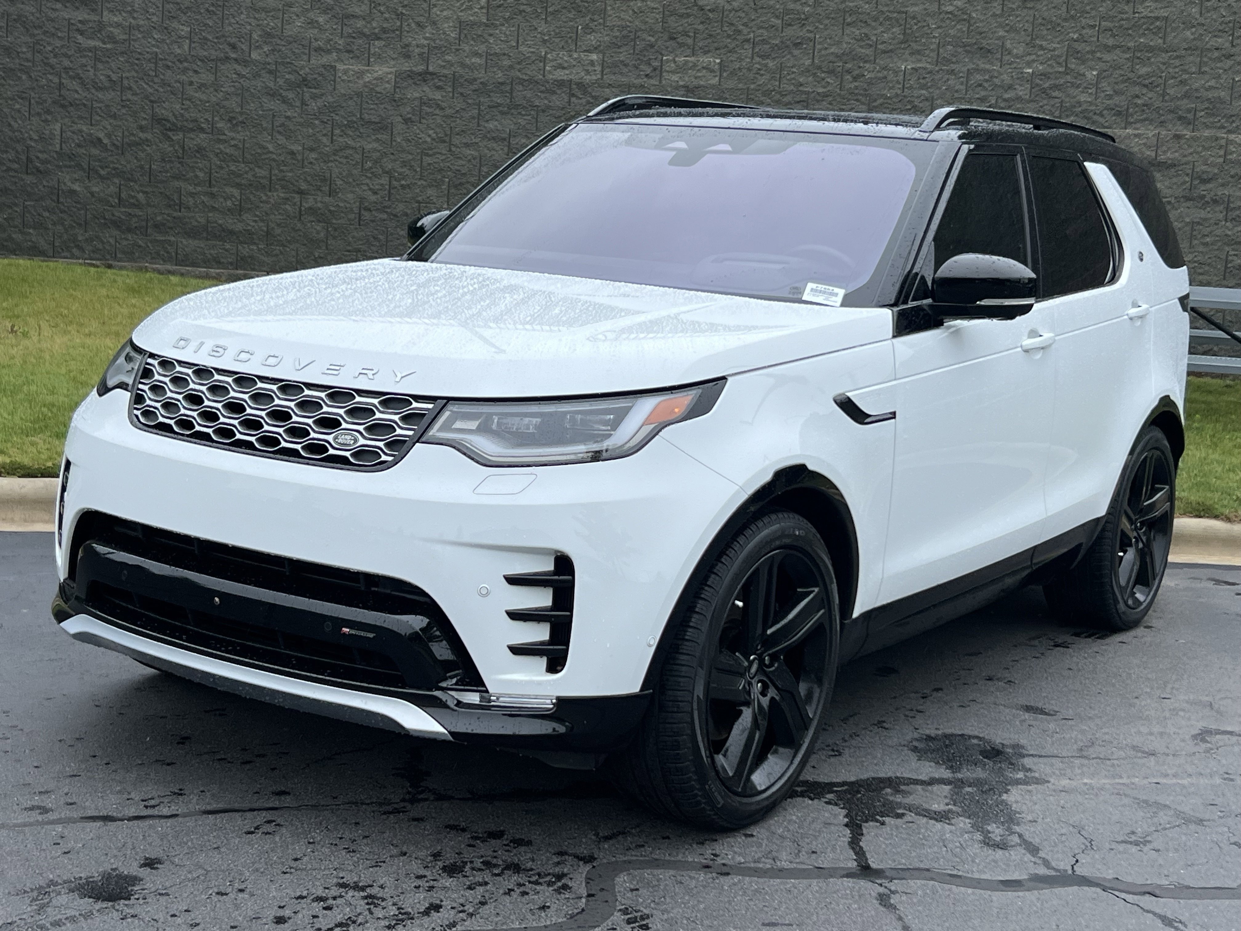 Certified 2023 Land Rover Discovery Metropolitan Edition AWD/4WD video 1