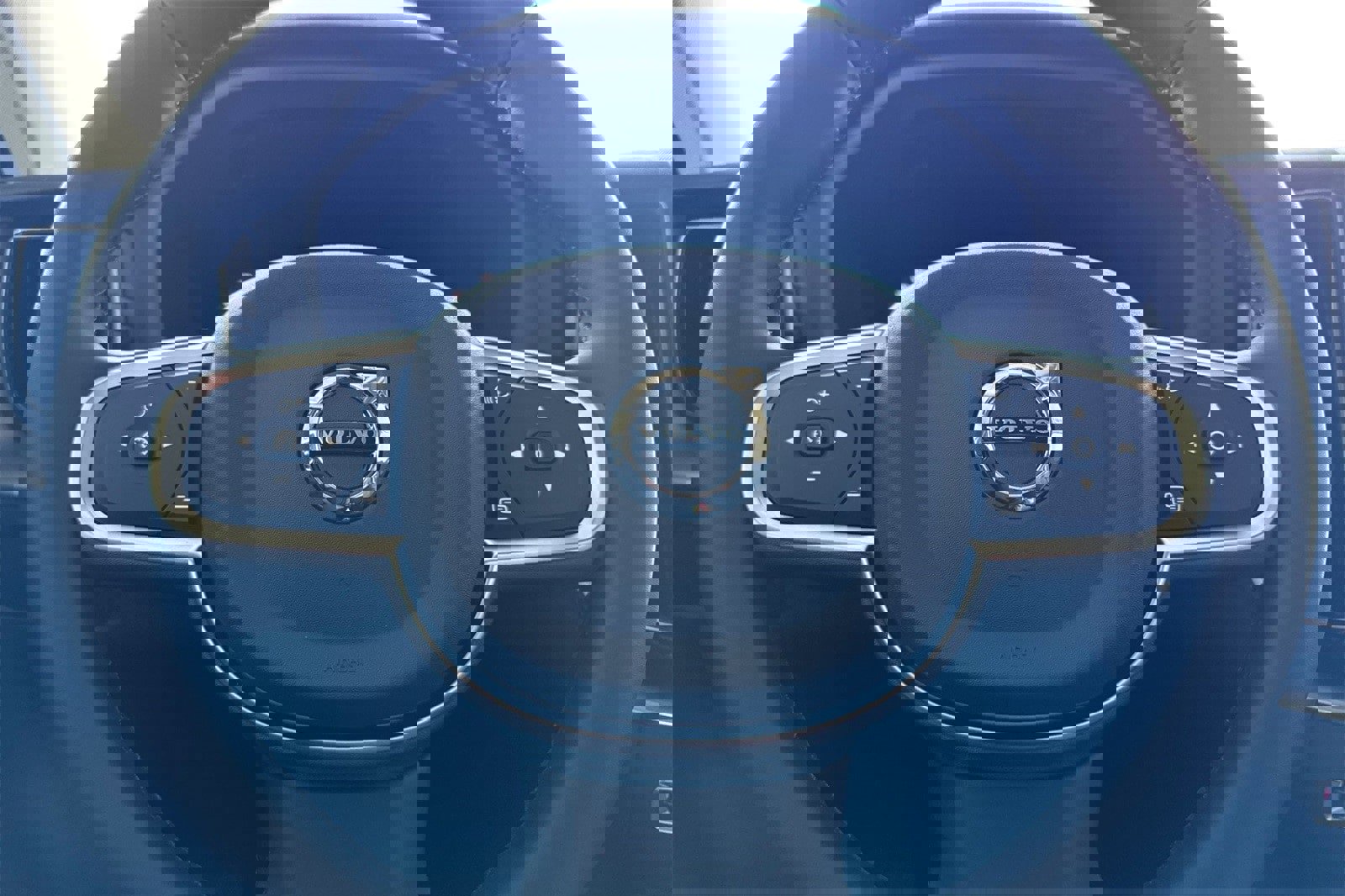 Used 2025 Volvo XC60 B5 Core w/ Protection Package Premier image 24